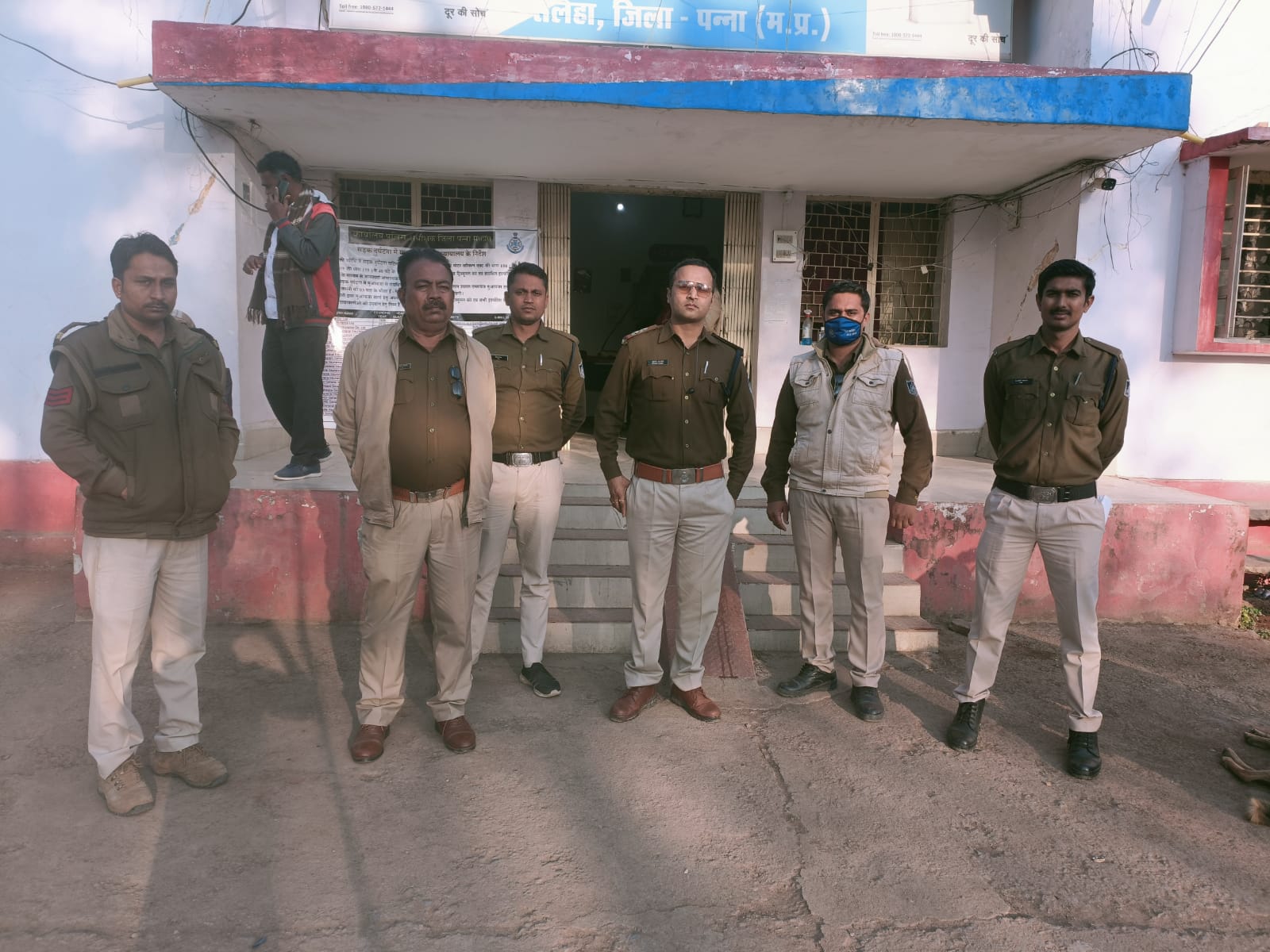 पुलिस द्वारा 12 घंण्टो के अंन्दर अपहृत बालिका को दस्तयाब कर परिजनो को किया गया सुपुर्द