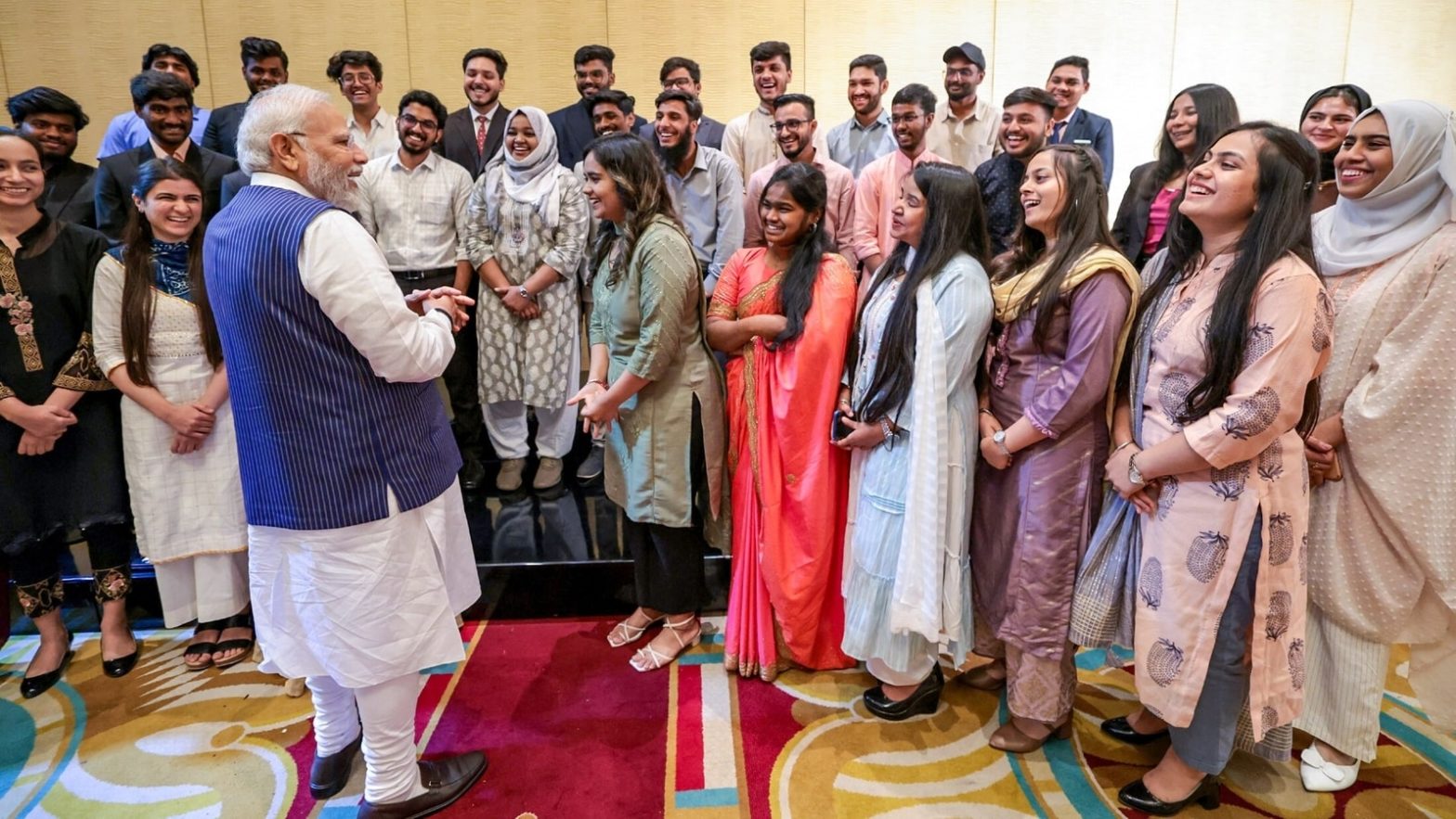 ‘आप भारत के हीरो हैं’: मिस्र में भारतीय समुदाय के सदस्यों ने पीएम मोदी से कहा