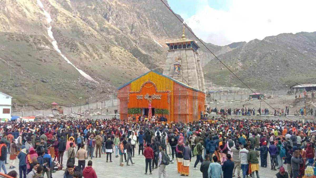 4 ही दिनों में 2 लाख से ज्यादा तीर्थ यात्री पहुंचे उत्तराखंड, प्रशासन ने बदली व्यवस्था