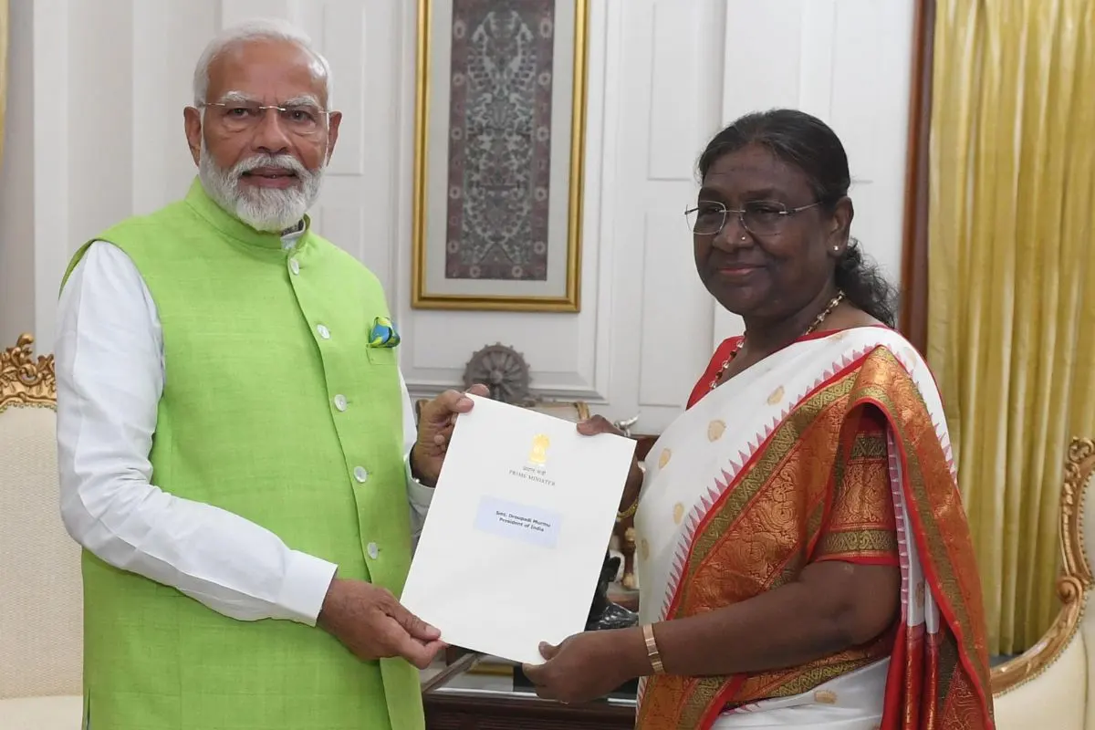 PM मोदी ने राष्ट्रपति मुर्मू को सौंपा इस्तीफा, 8 जून को हो सकता है नई सरकार का शपथ ग्रहण समारोह