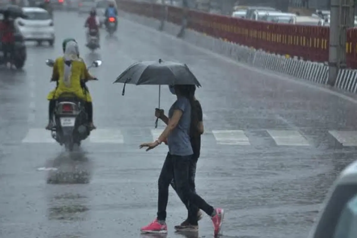 मौसम के दो रंग: कई जिलों में गर्मी तो कहीं बारिश से राहत, 27 जिलों में गिरेगा पानी, जानें कब दस्तक देगा मानसून