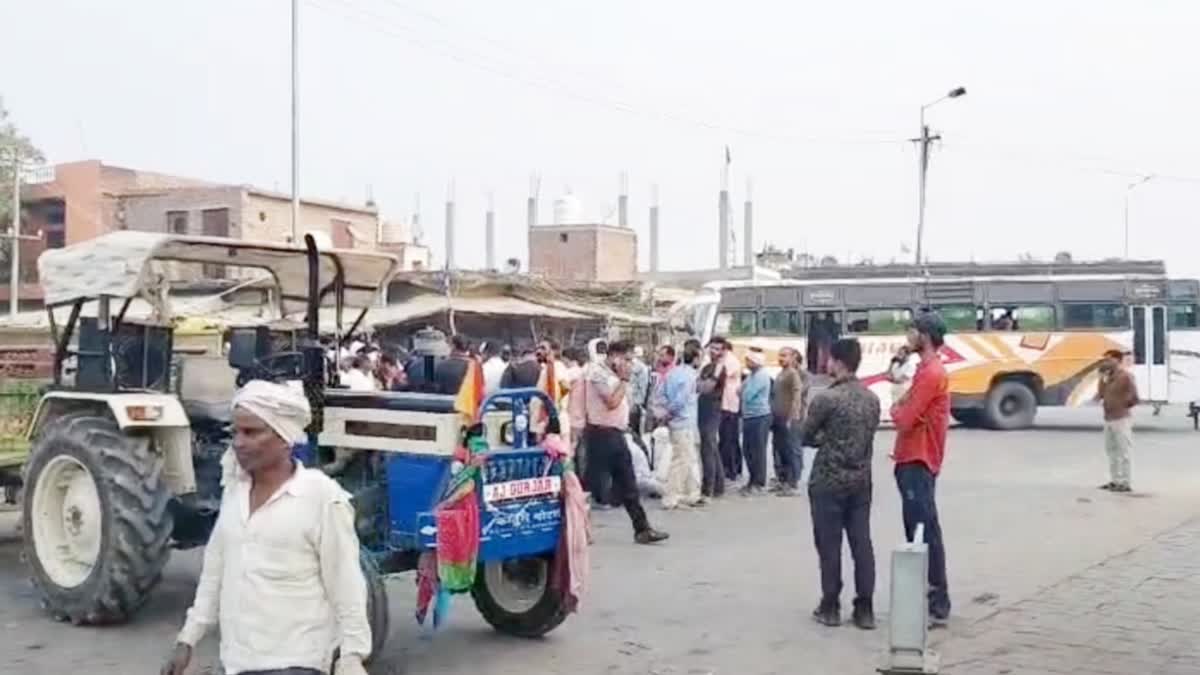 मुरैना में फायरिंग करने से रोकने पर बुजुर्ग की हत्या, ग्रामीणों ने किया हाइवे जाम